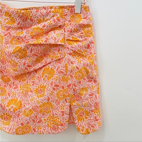 Zara mini skirt in peachy orange floral NWT - Picture 4 of 9